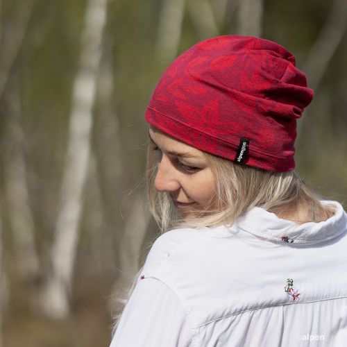 Beanie Baumwolle Rot 4 Shop.jpg Beanie Baumwolle Rot Tragebeispiel 3
